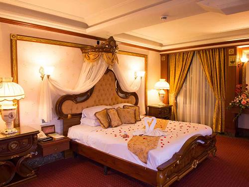 Hotels & Motels